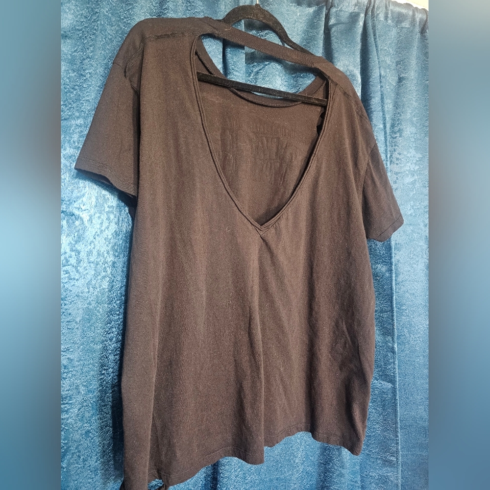 Torrid Distressed Open Back Black Graphic Tee with Skull Design - Picture 4 of 4